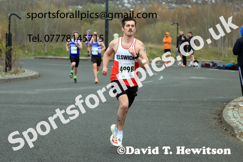Senior Mens relay, 2026 Elswick Harriers Good Friday Road Relays and Young Athletes, Newburn,  Newcastle upon Tyne. Photo: David T. Hewitson/Sports for All Pics